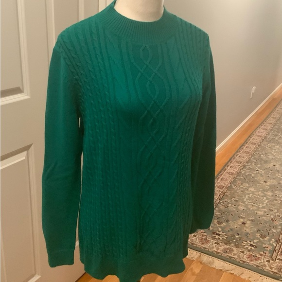 🔥SALE🔥NWOT BRAND NEW. Woman’s green long sleeve sweater to. Green. Size medium. - Picture 2 of 6